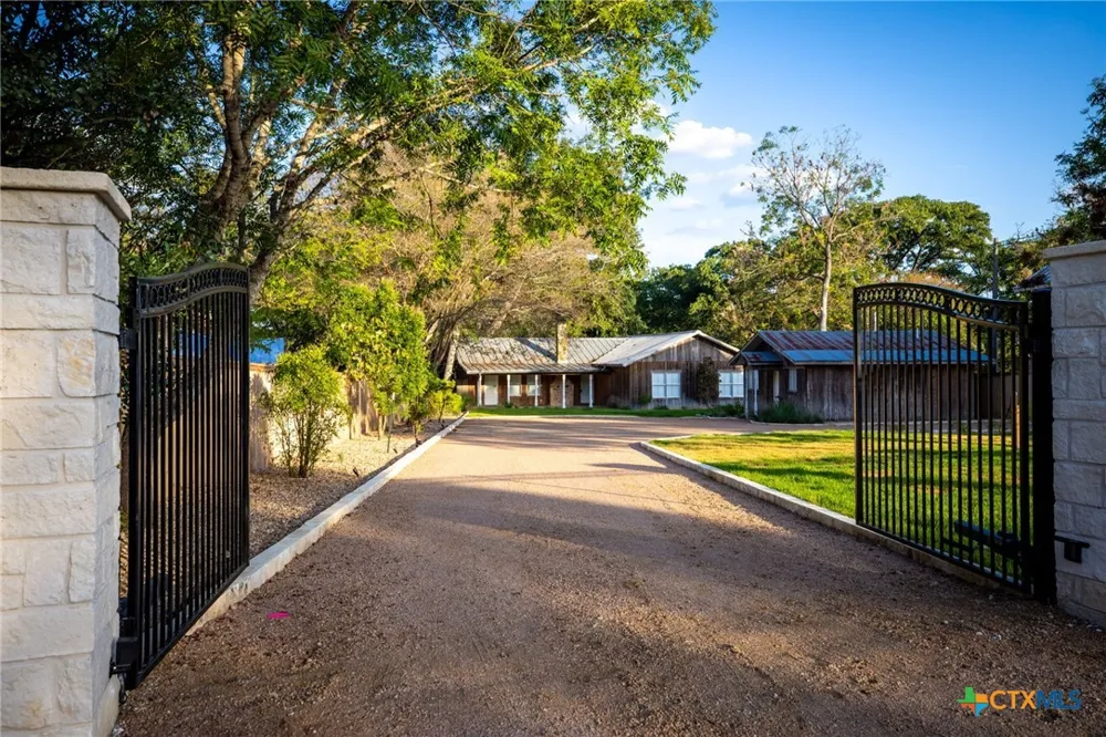 2221 Gruene Road New Braunfels, TX 78130