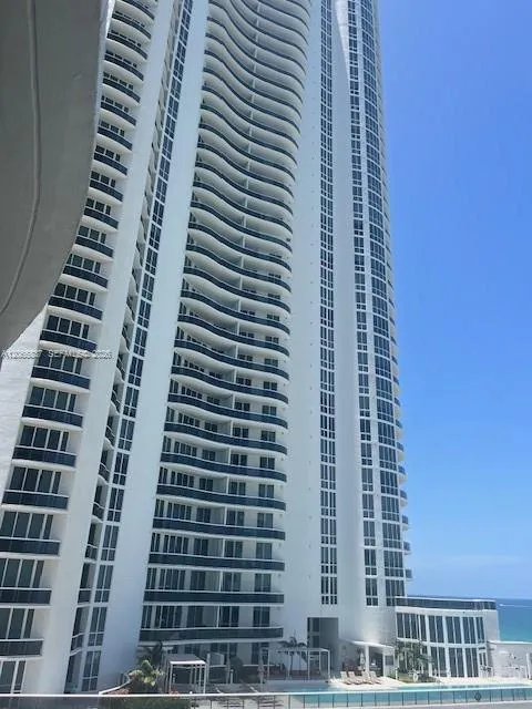 15901 Collins Ave #604