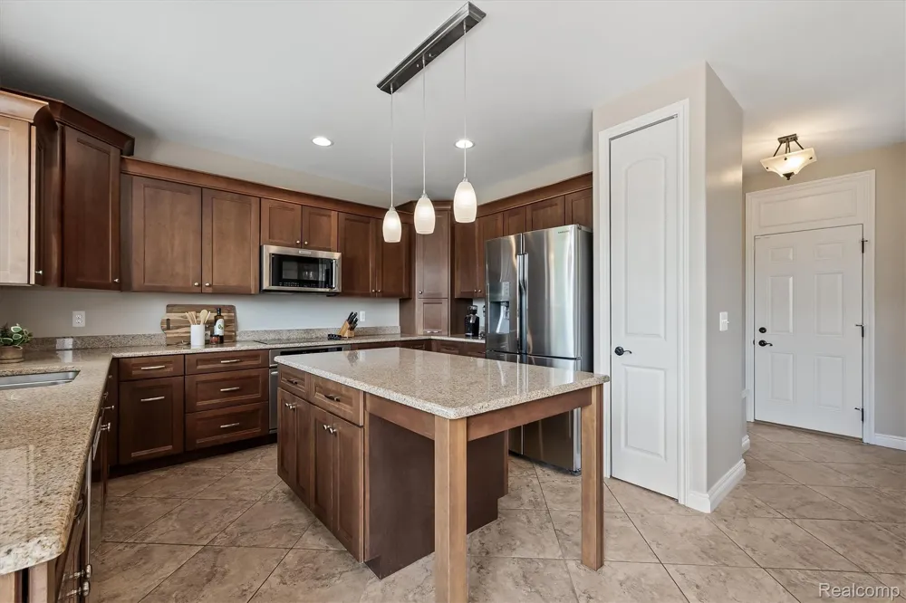 25655 Coach Lane Lyon Charter Township, MI 48178