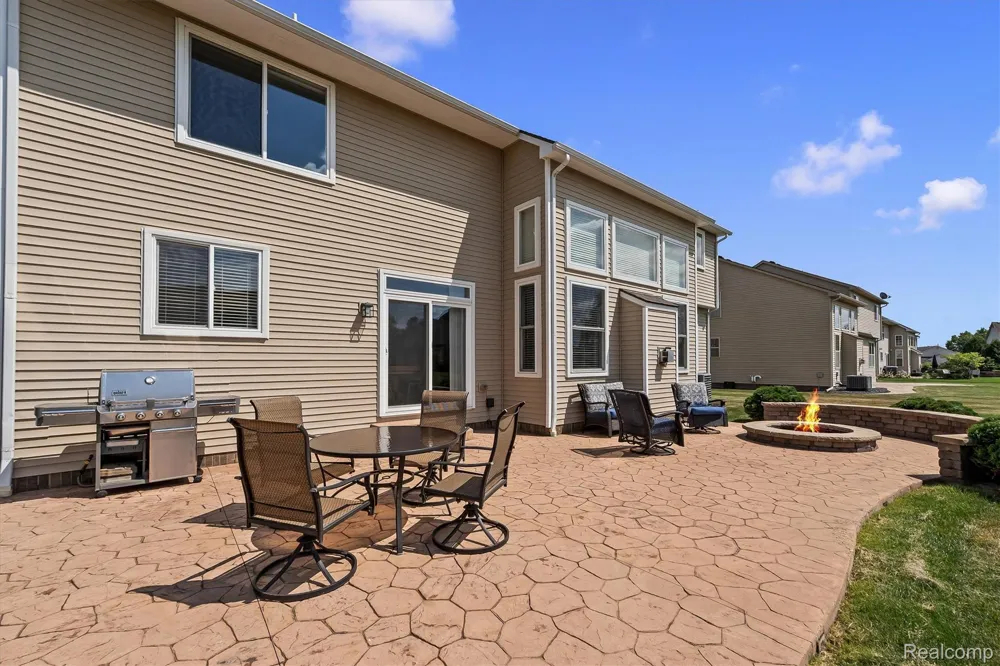 25655 Coach Lane Lyon Charter Township, MI 48178