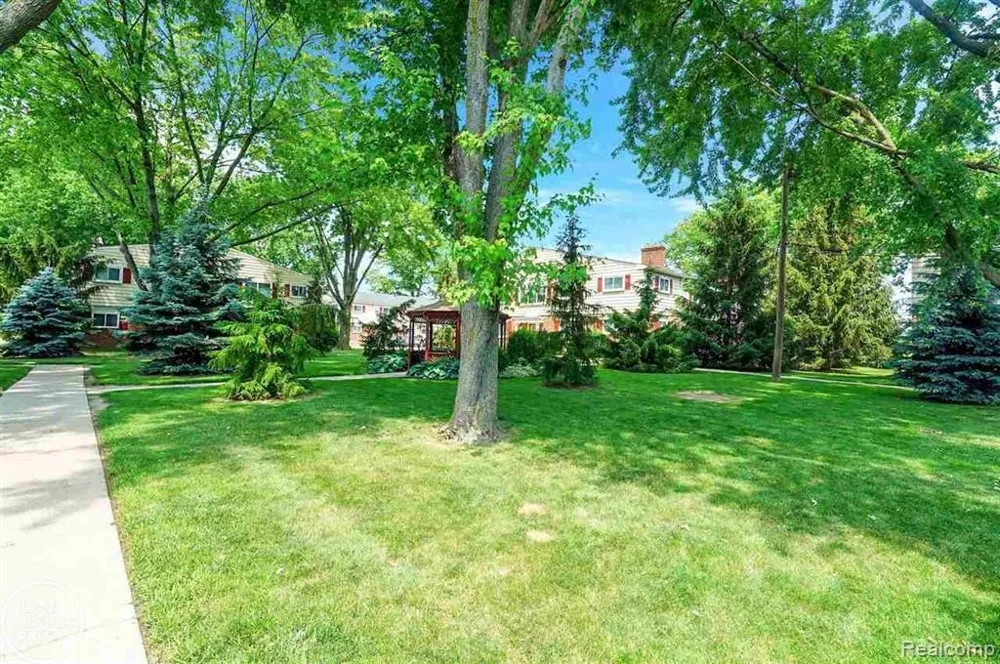 721 W Maple Road Clawson City, MI 48017