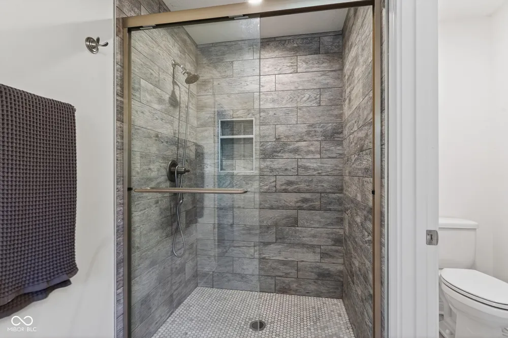 9737 Thorne Cliff Way #104 Fishers, IN 46037