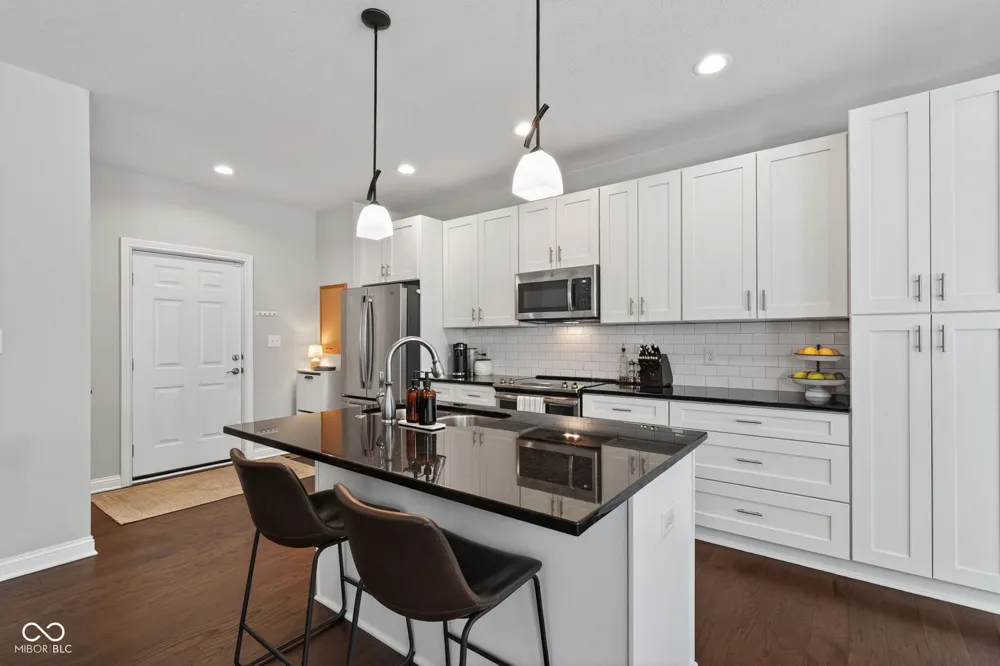 9737 Thorne Cliff Way #104 Fishers, IN 46037