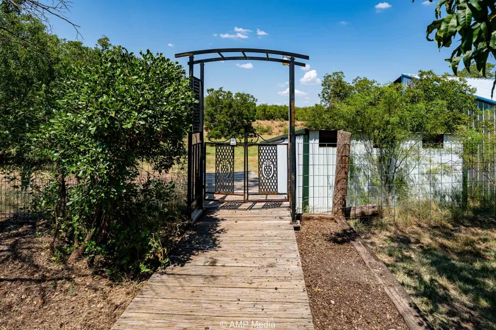 128 County Road 104 Roby, TX 79543