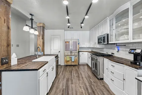 232 Laramie Lane