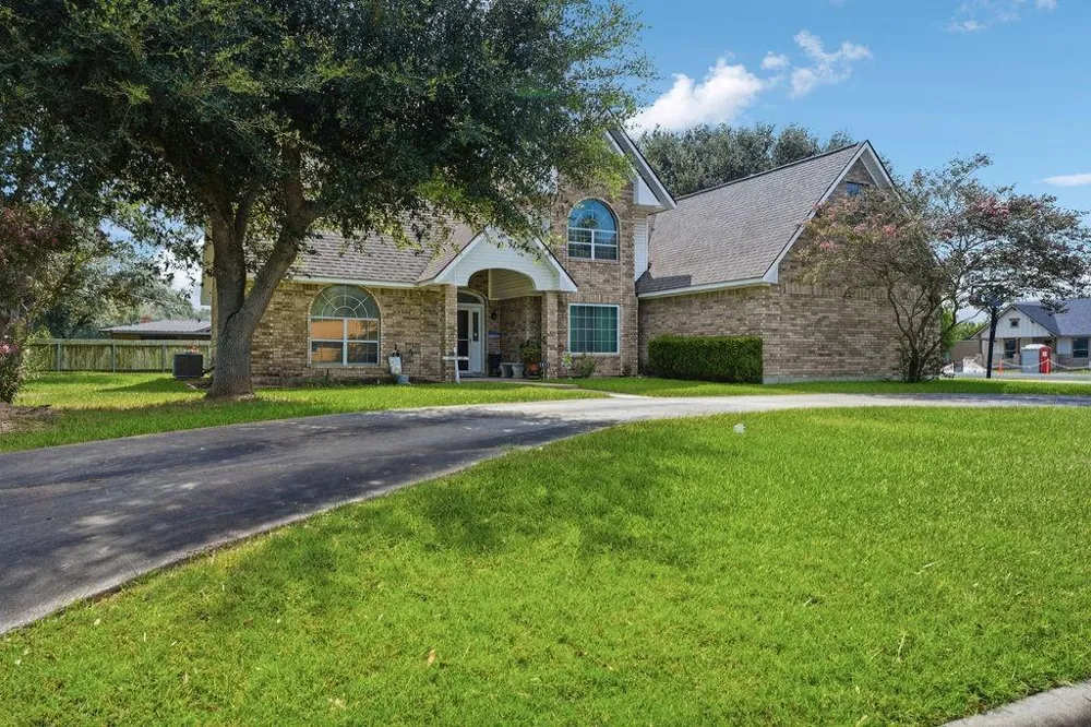 1615 Ambar Street El Campo, TX 77437