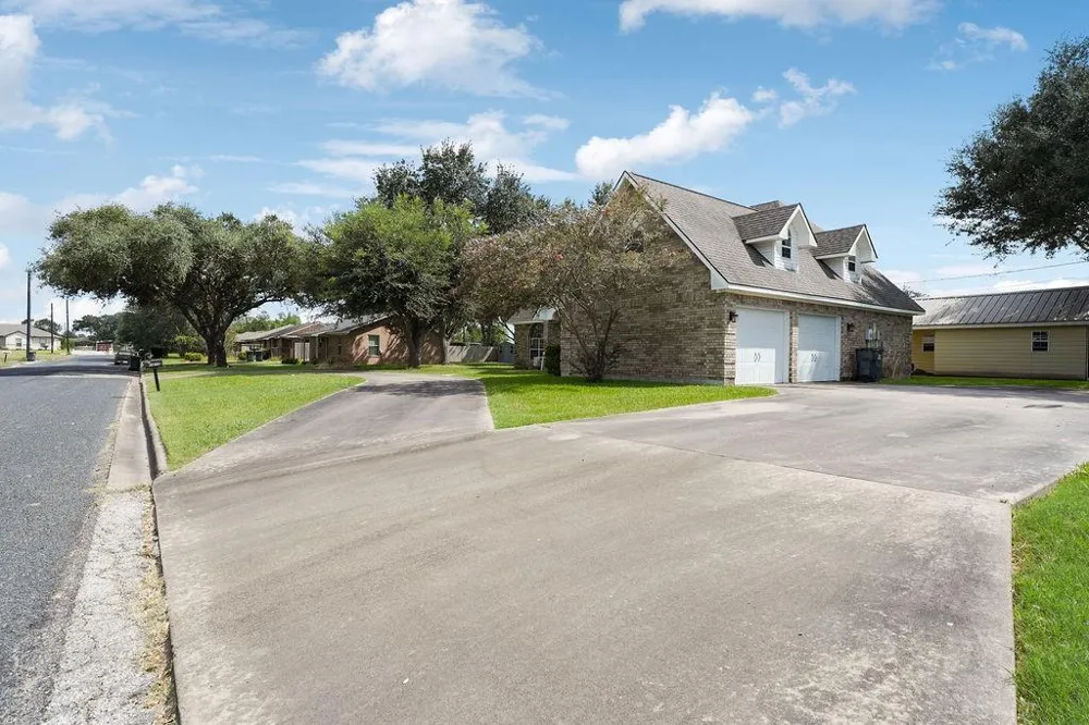 1615 Ambar Street El Campo, TX 77437