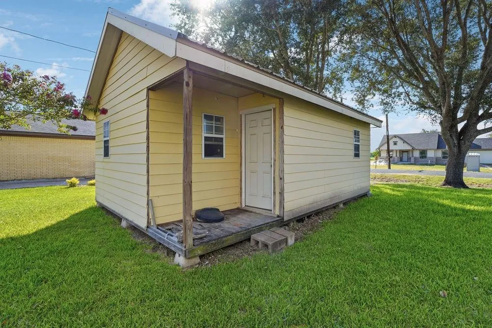 1615 Ambar Street El Campo, TX 77437