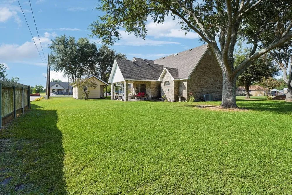 1615 Ambar Street El Campo, TX 77437