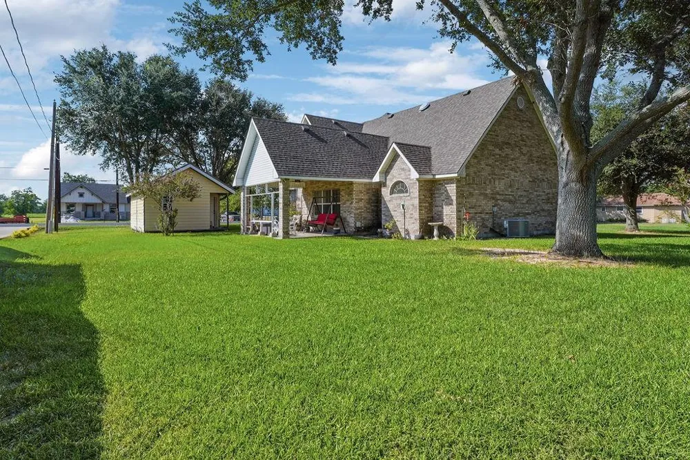1615 Ambar Street El Campo, TX 77437
