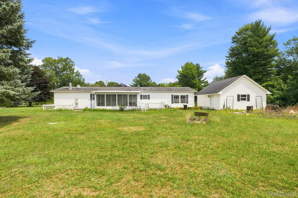 2390 Lakeshore Road Sanilac Township, MI 48401