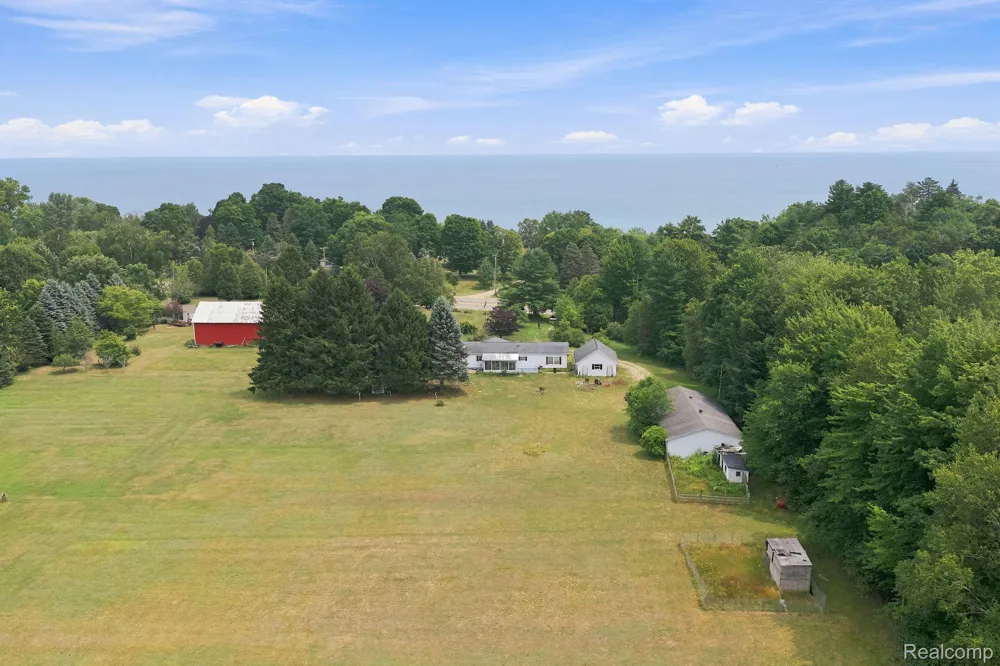 2390 Lakeshore Road Sanilac Township, MI 48401