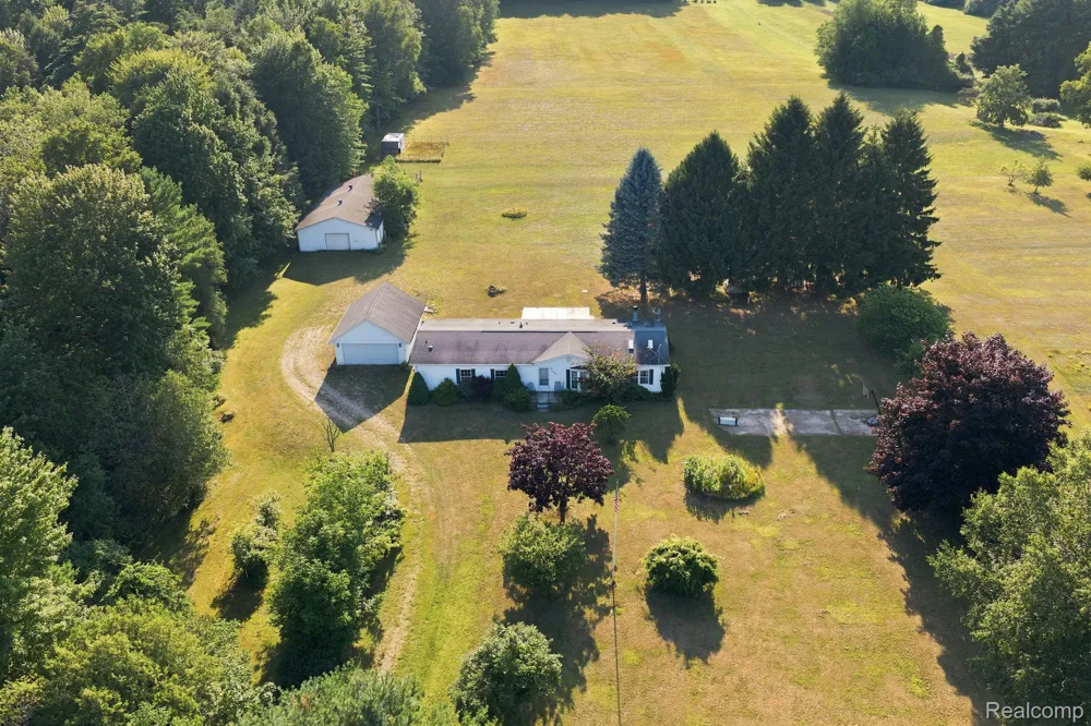 2390 Lakeshore Road Sanilac Township, MI 48401