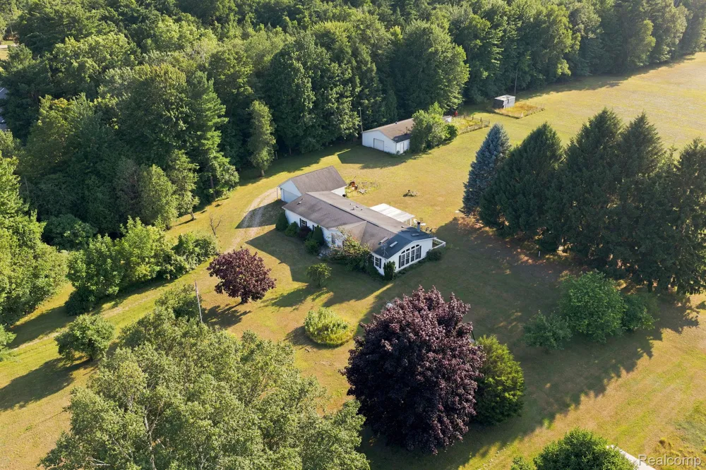 2390 Lakeshore Road Sanilac Township, MI 48401