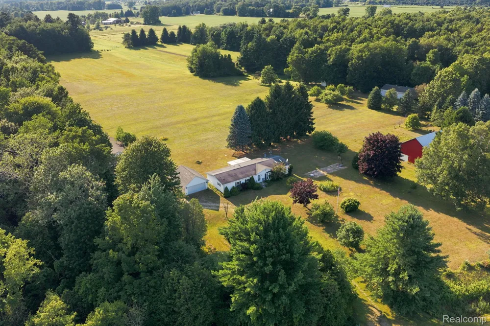 2390 Lakeshore Road Sanilac Township, MI 48401