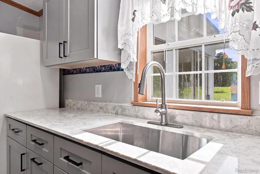 2390 Lakeshore Road Sanilac Township, MI 48401