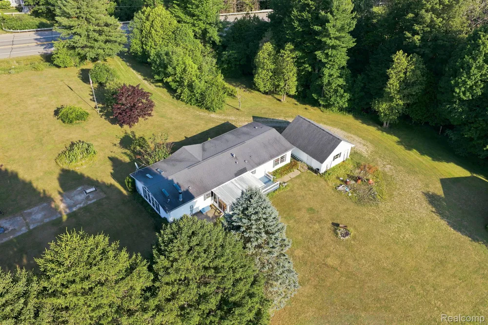 2390 Lakeshore Road Sanilac Township, MI 48401
