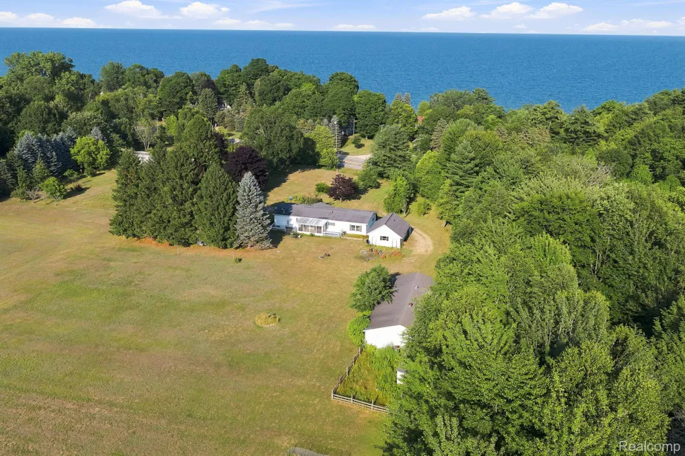 2390 Lakeshore Road Sanilac Township, MI 48401