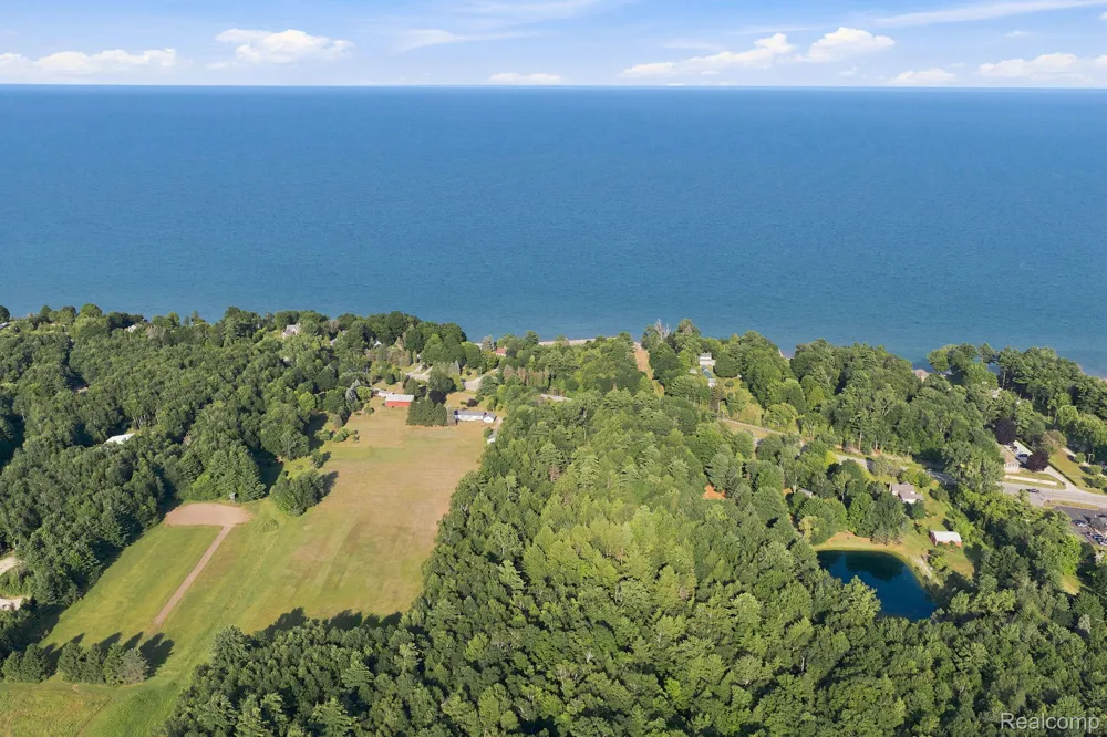 2390 Lakeshore Road Sanilac Township, MI 48401