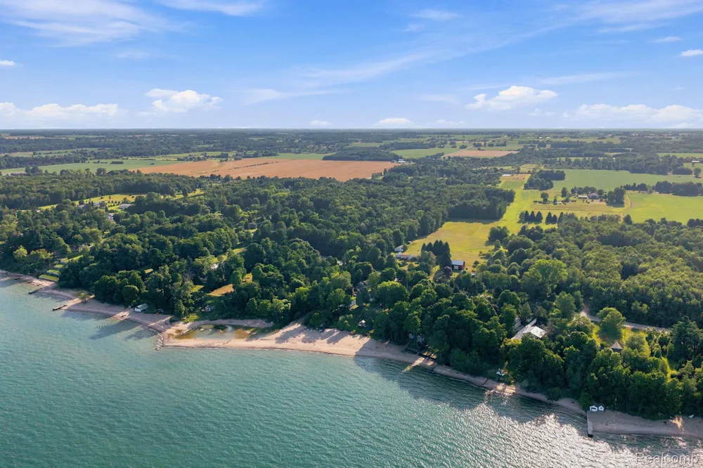 2390 Lakeshore Road Sanilac Township, MI 48401