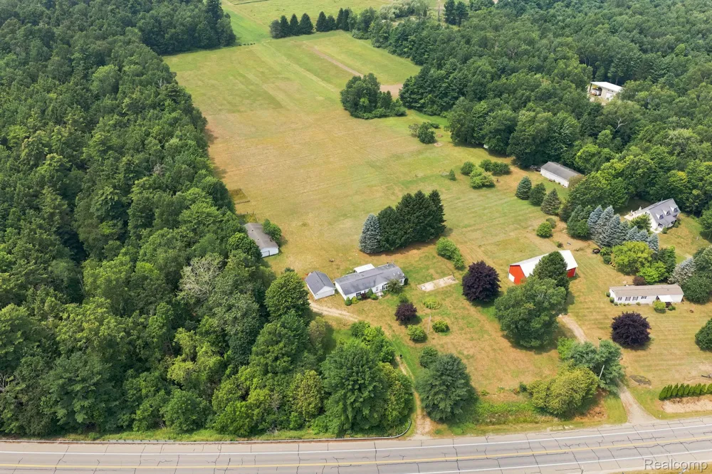 2390 Lakeshore Road Sanilac Township, MI 48401