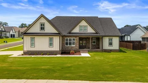 232 Winding Glen Drive NW
