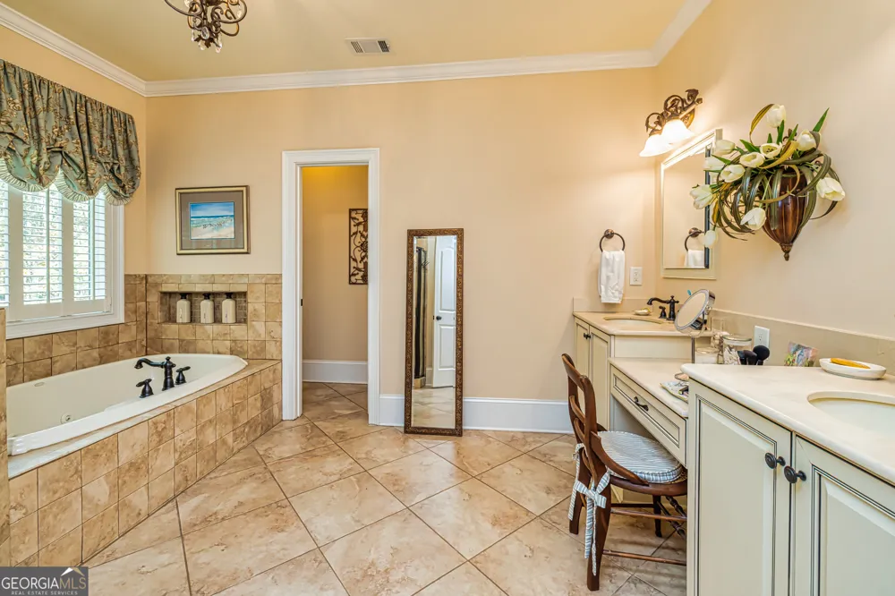 210 Mockingbird LN Brooks, GA 30205