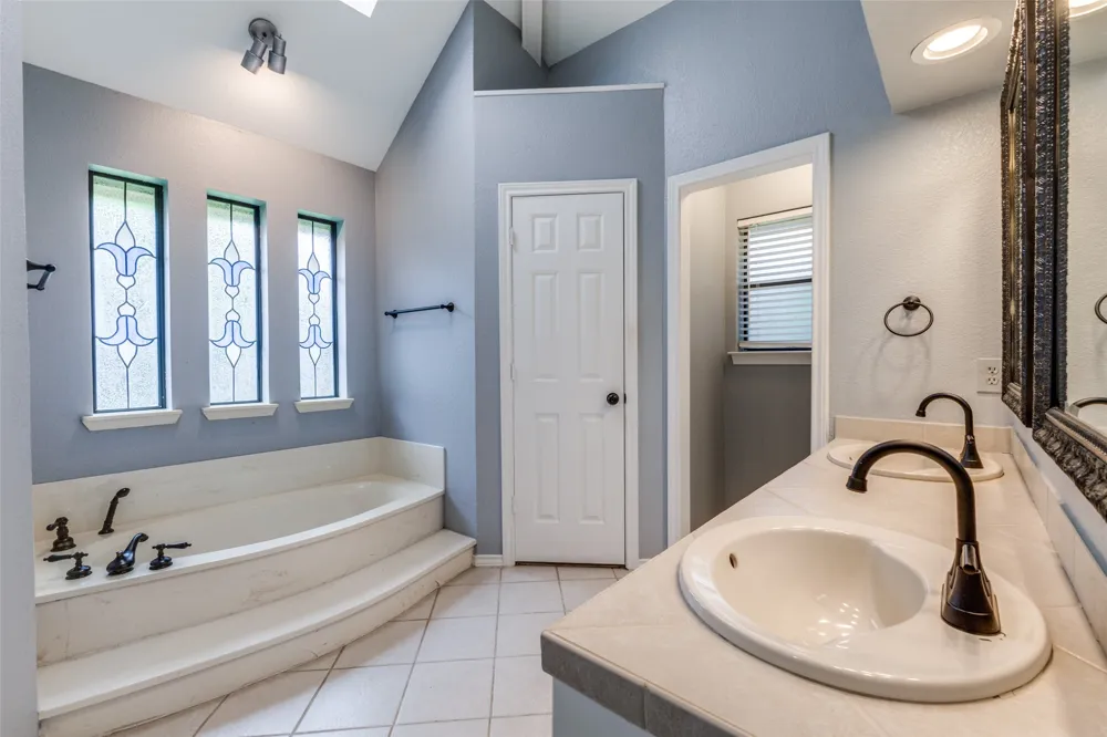 18612 Park Grove Lane Dallas, TX 75287