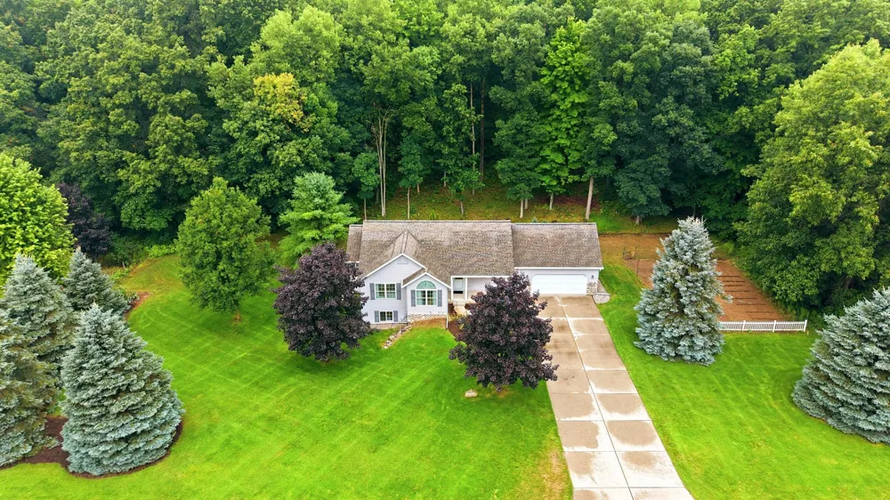 5075 Bonasa Drive NE Rockford, MI 49341