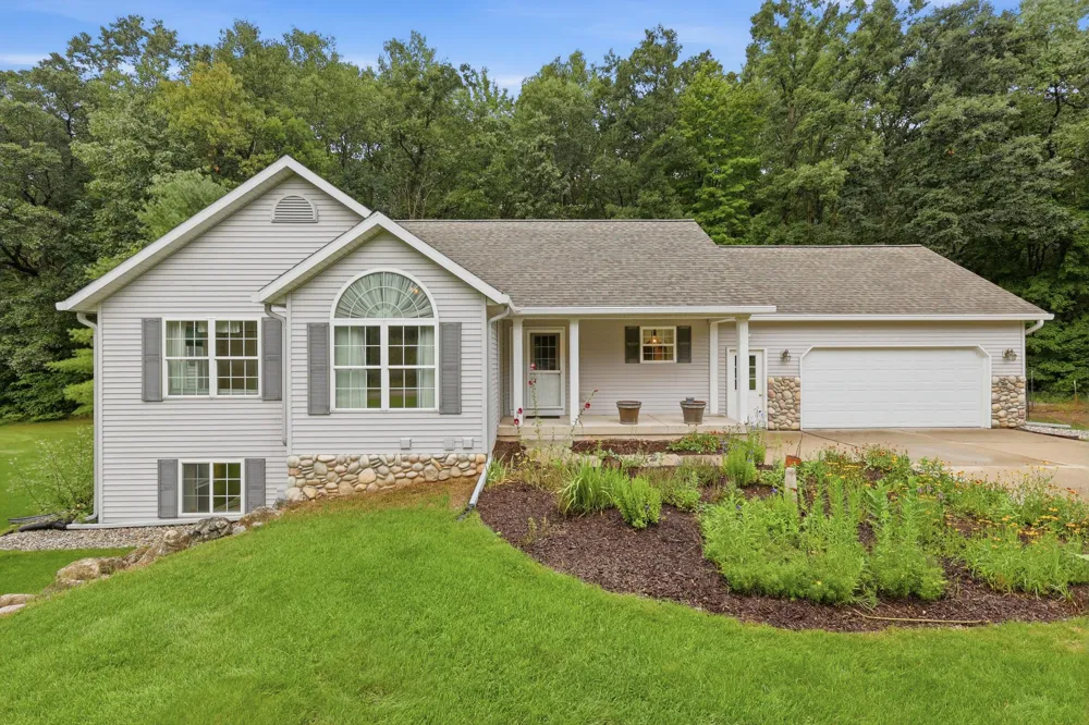 5075 Bonasa Drive NE Rockford, MI 49341