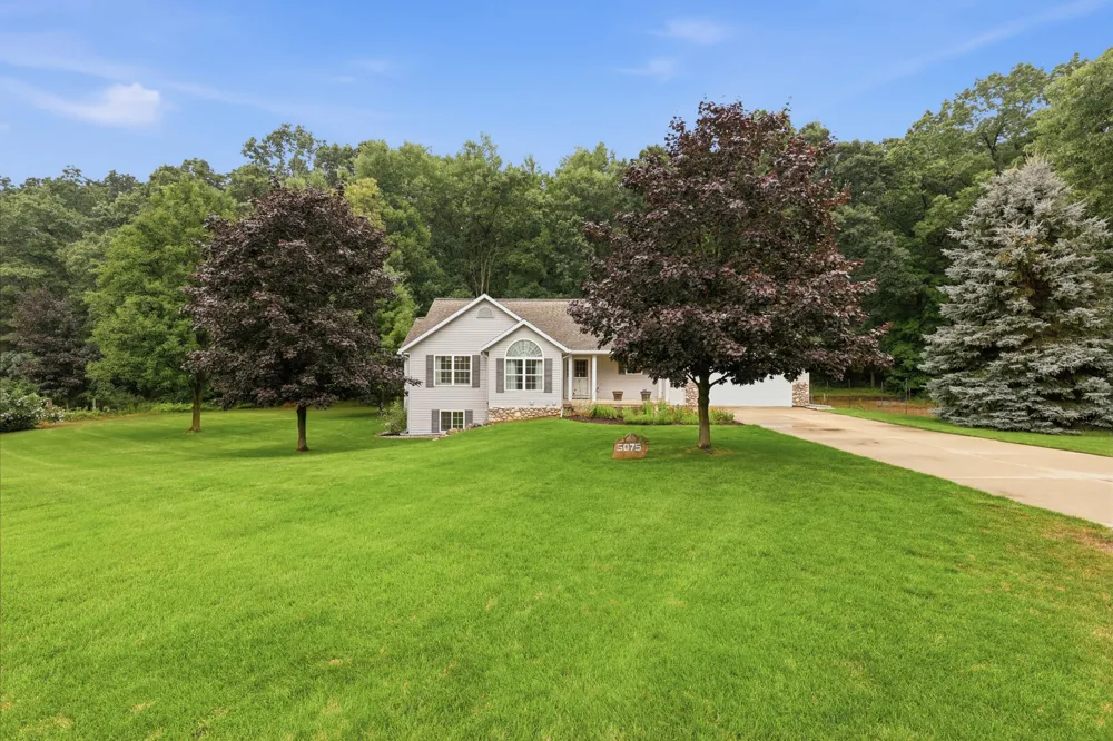 5075 Bonasa Drive NE Rockford, MI 49341
