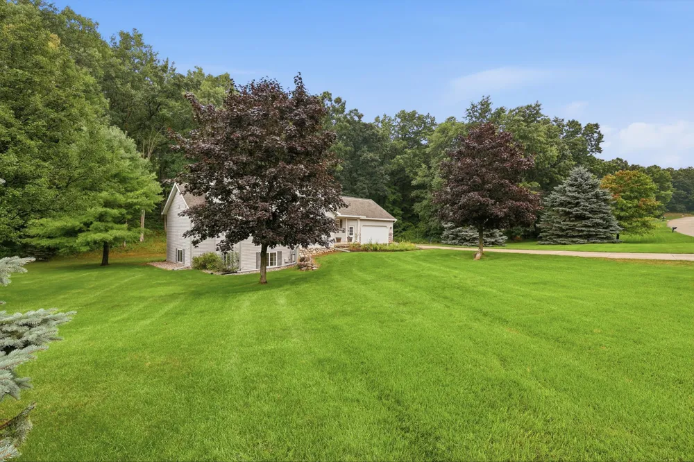 5075 Bonasa Drive NE Rockford, MI 49341