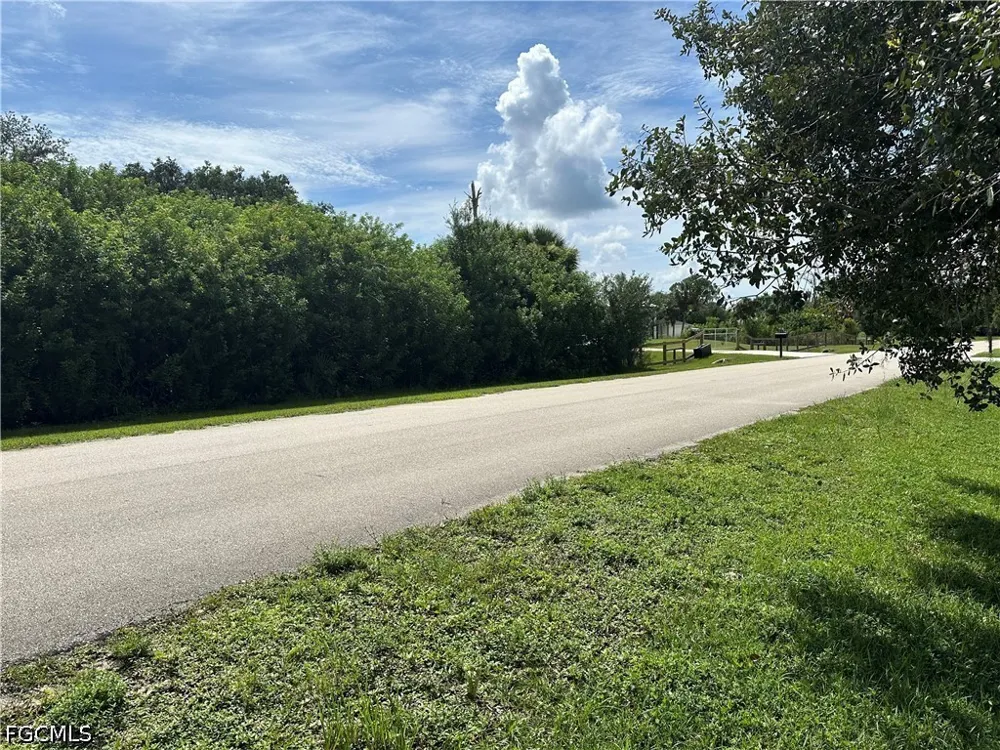River Estates Lane Alva, FL 33920