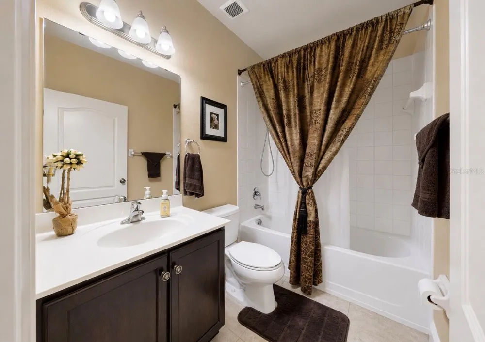 5335 SANDY SHELL DRIVE Apollo Beach, FL 33572