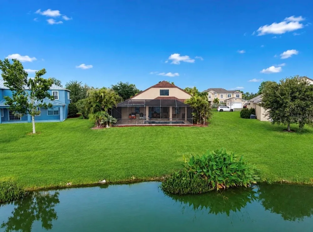 5335 SANDY SHELL DRIVE Apollo Beach, FL 33572