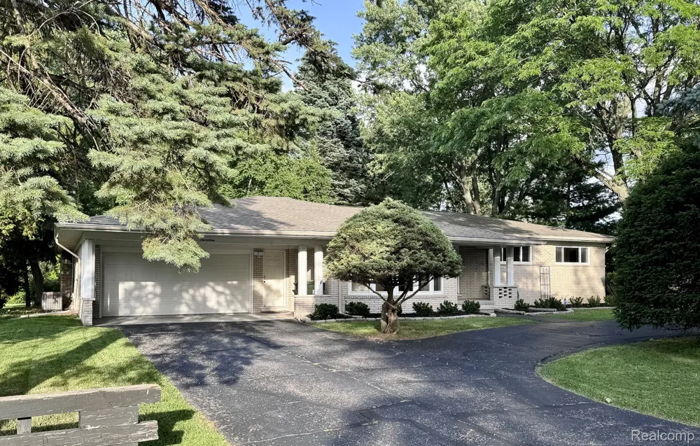 17 Avonwood Boulevard Rochester Hills City, MI 48309