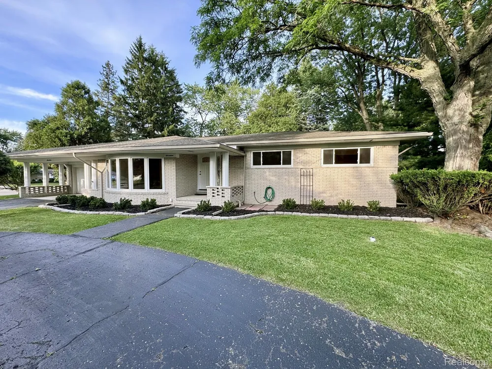 17 Avonwood Boulevard Rochester Hills City, MI 48309