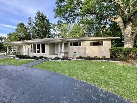 17 Avonwood Boulevard