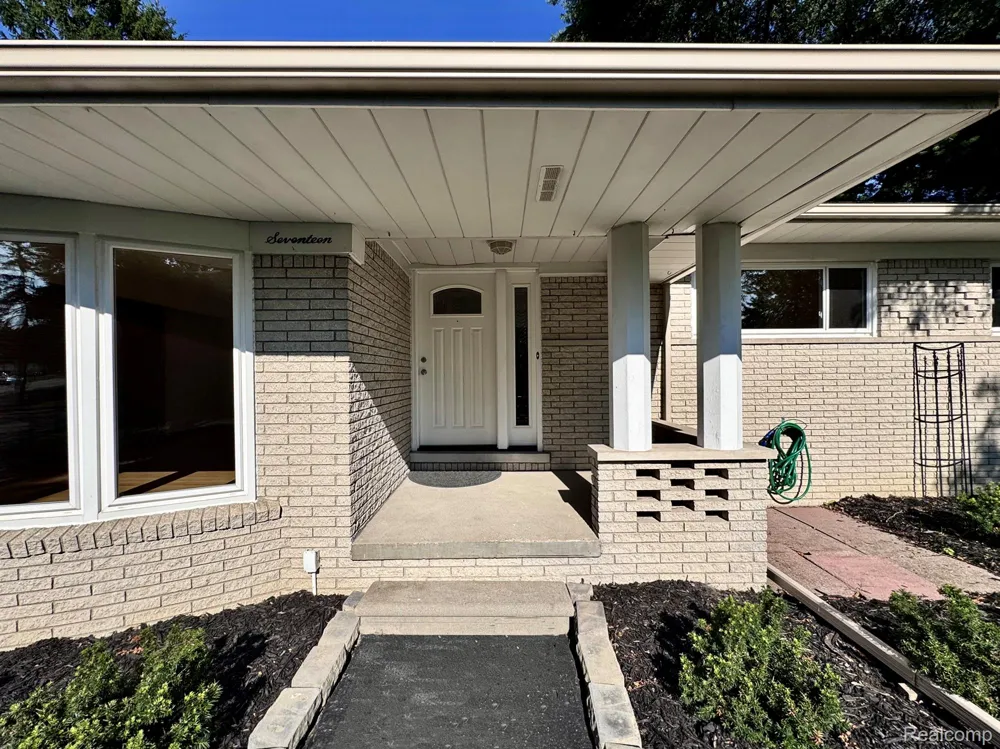 17 Avonwood Boulevard Rochester Hills City, MI 48309