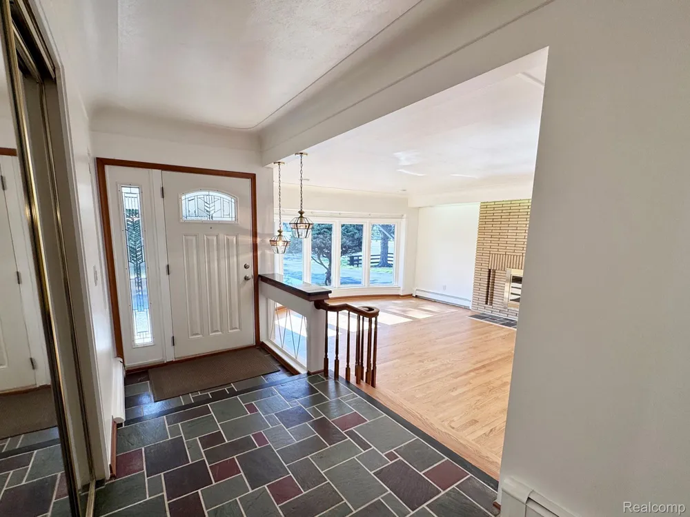 17 Avonwood Boulevard Rochester Hills City, MI 48309