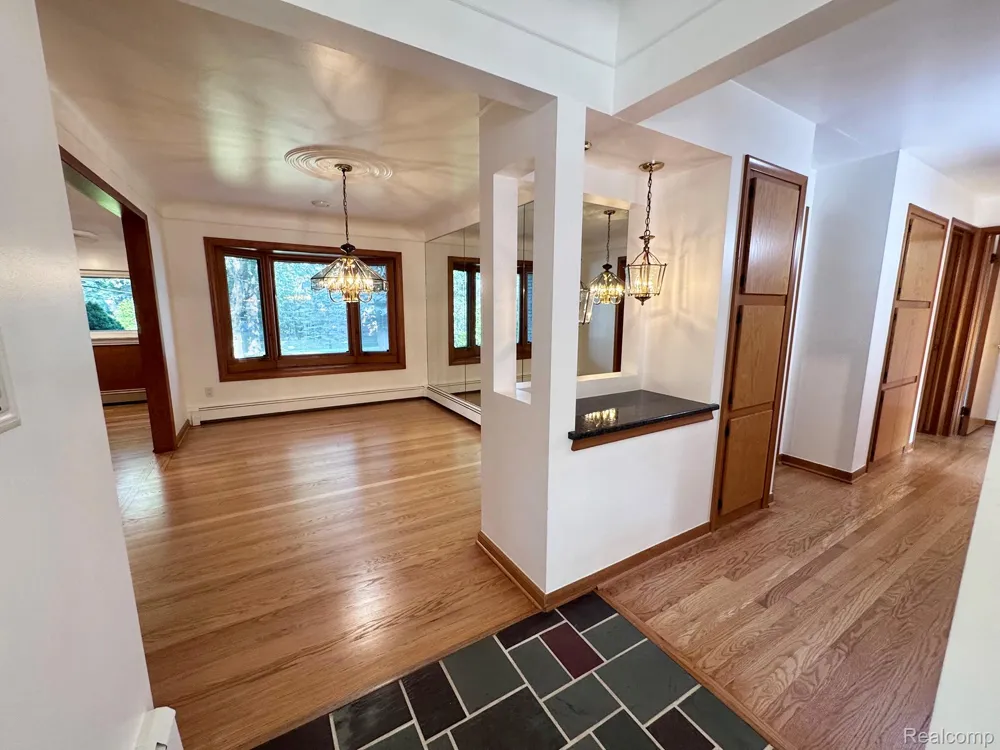 17 Avonwood Boulevard Rochester Hills City, MI 48309