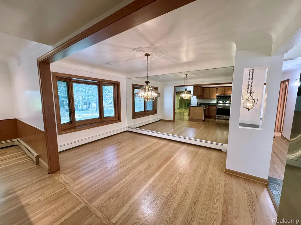 17 Avonwood Boulevard Rochester Hills City, MI 48309