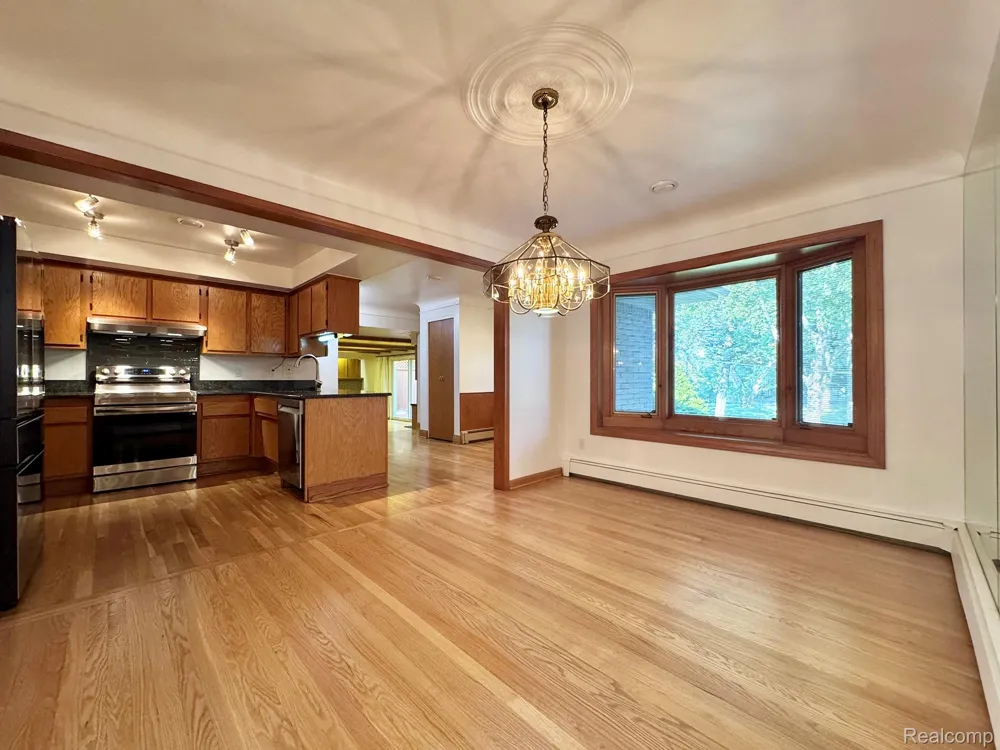 17 Avonwood Boulevard Rochester Hills City, MI 48309