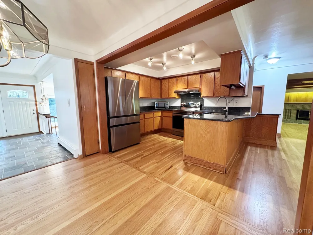 17 Avonwood Boulevard Rochester Hills City, MI 48309