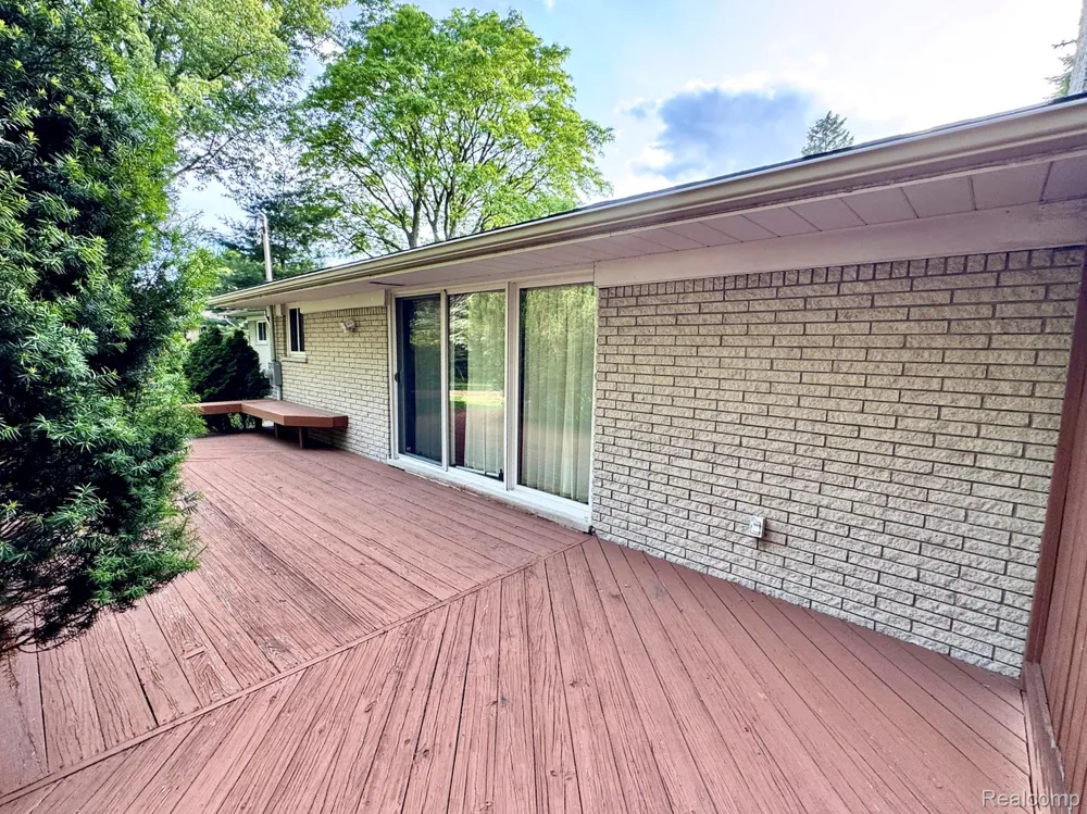 17 Avonwood Boulevard Rochester Hills City, MI 48309