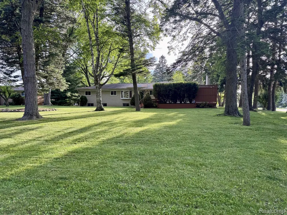 17 Avonwood Boulevard Rochester Hills City, MI 48309