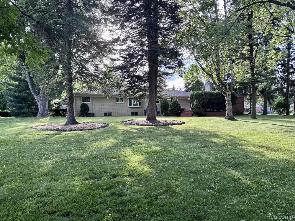 17 Avonwood Boulevard Rochester Hills City, MI 48309