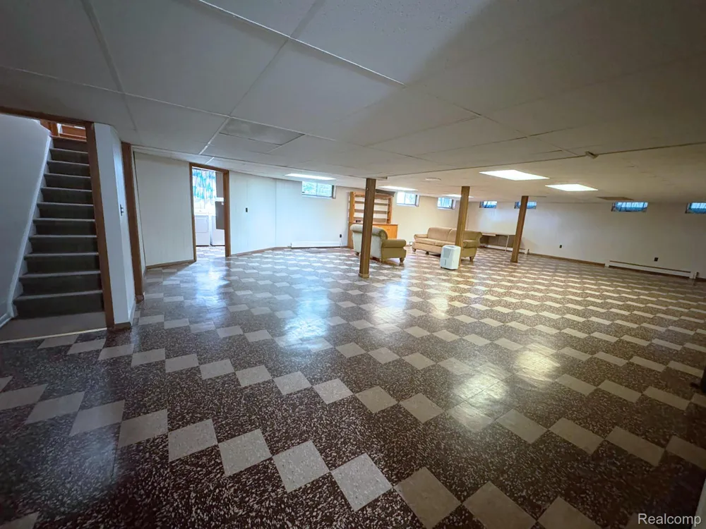 17 Avonwood Boulevard Rochester Hills City, MI 48309