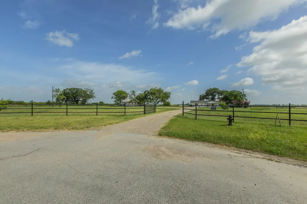 325 Grassy Way Elm Mott, TX 76640