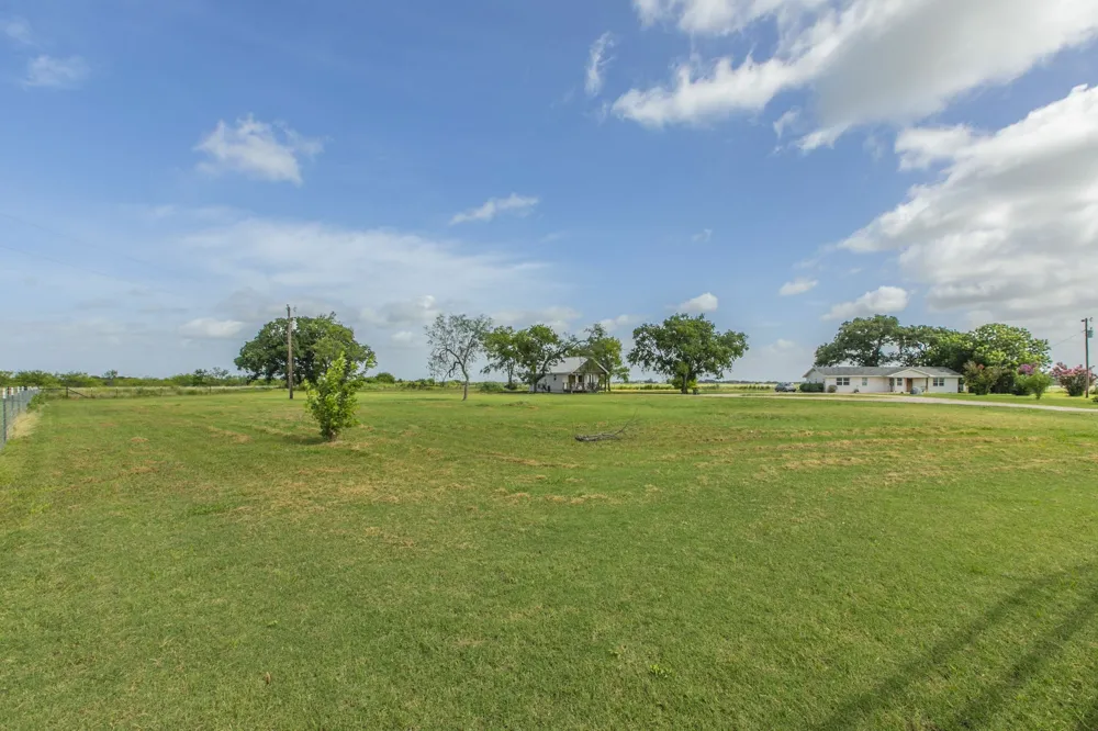 325 Grassy Way Elm Mott, TX 76640
